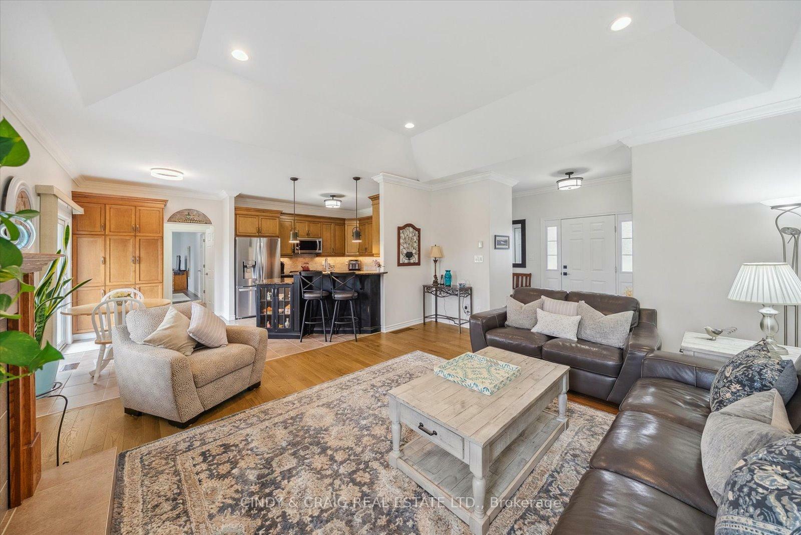 Property Photo: 43 Applewood Drive ON K0L 1L0