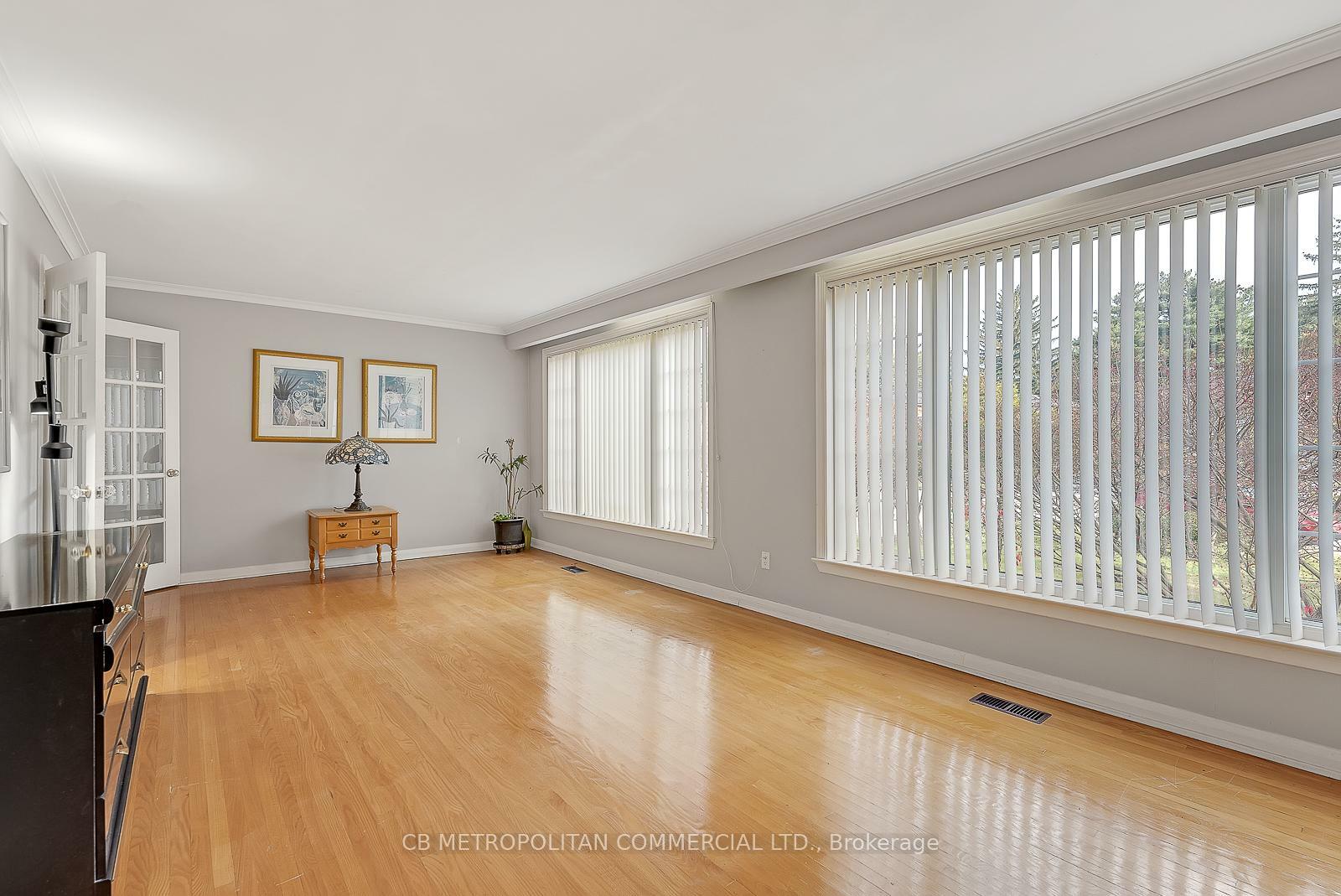 Photo de la propriété: 40 Conlins Road ON M1C 1C3