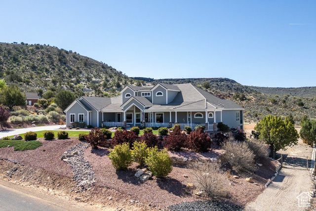 Property Photo: 947 W Amethyst Dr UT 84770