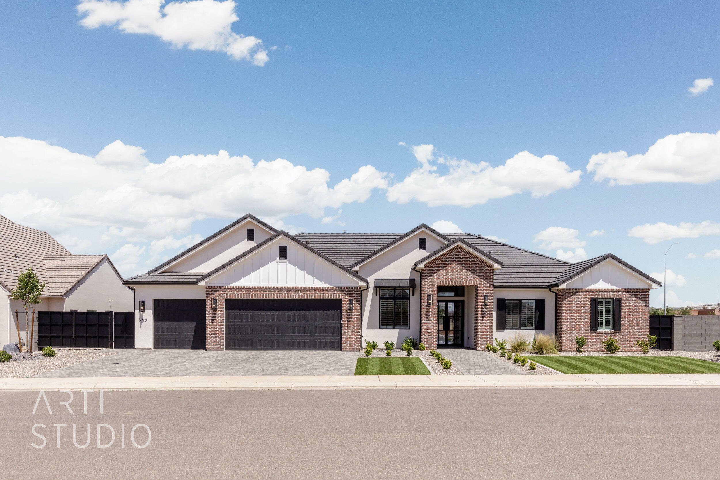 Property Photo: 657 E Royal Ridge Dr UT 84780