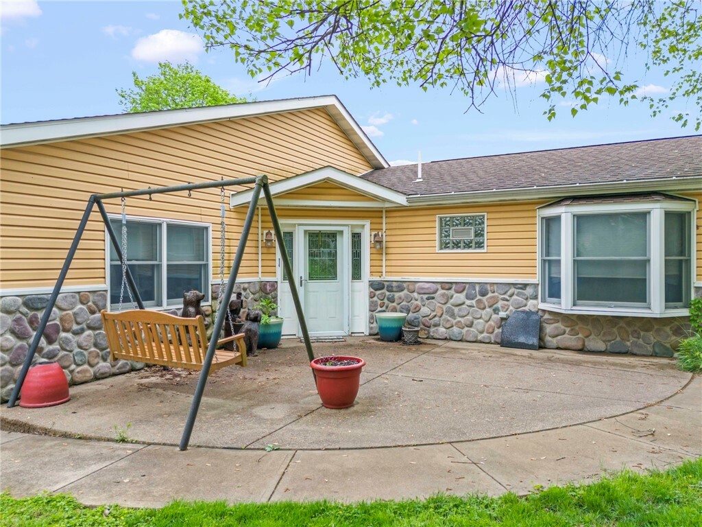 Property Photo: 128 Evergreen Dr PA 15317