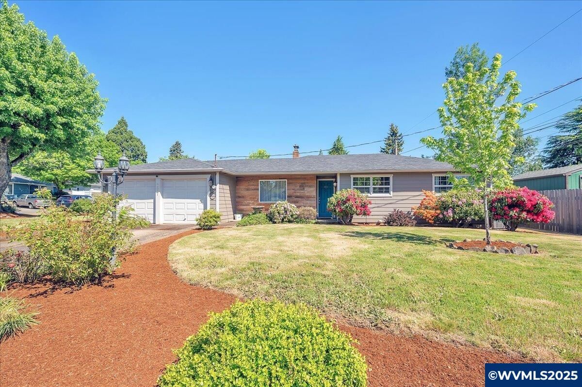 Property Photo: 377 Idylwood Dr SE OR 97302