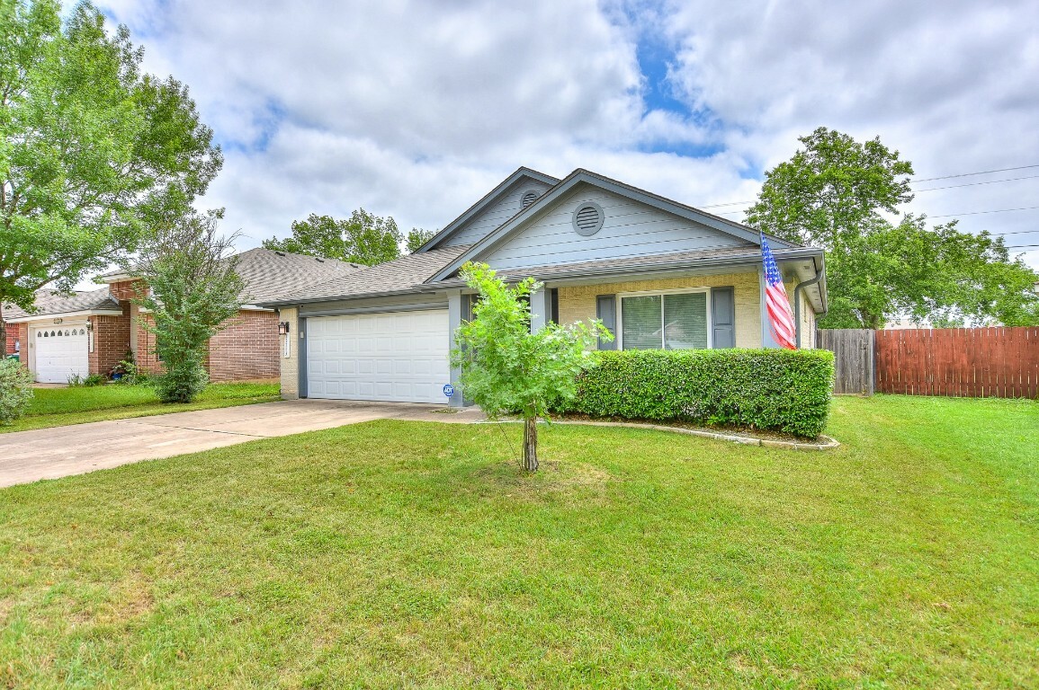 Property Photo: 17713 Cahir Glen Cove TX 78660
