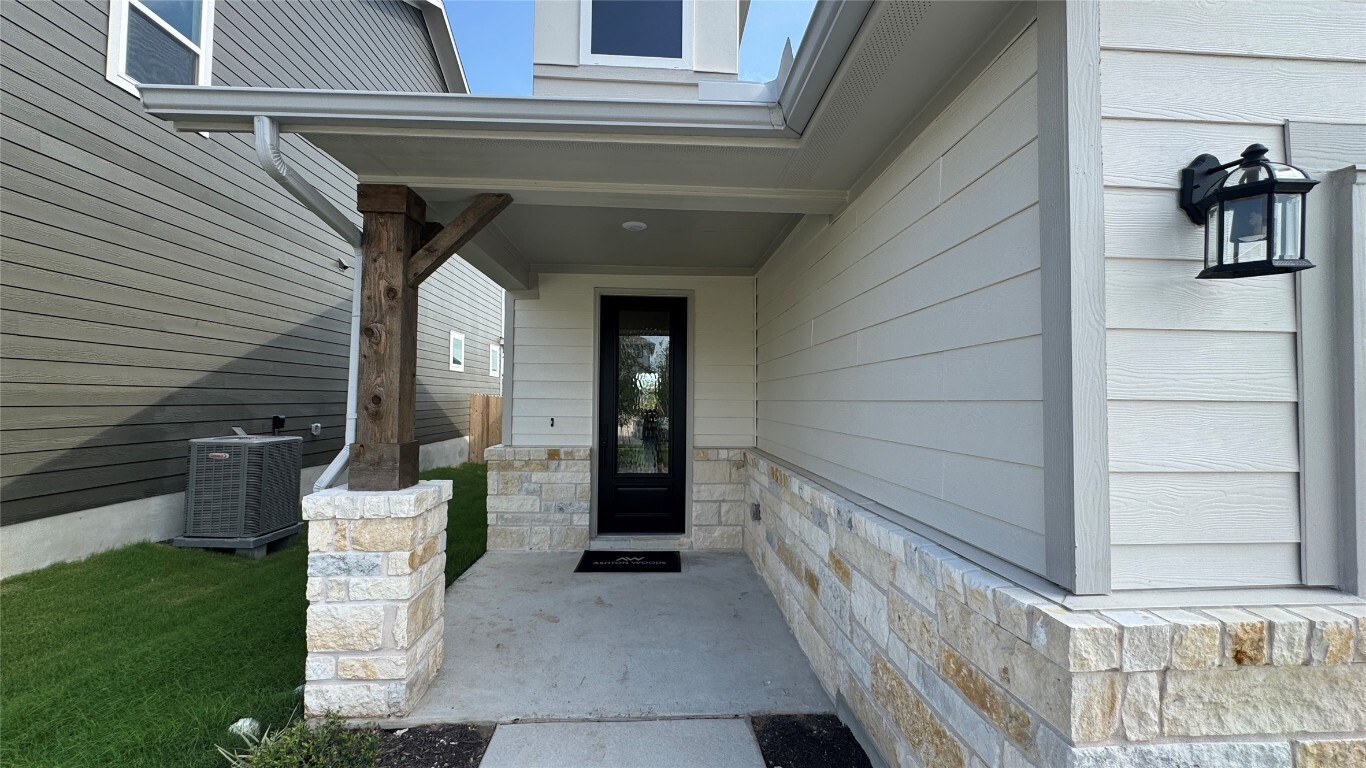 Property Photo: 240 Denali Way TX 78620