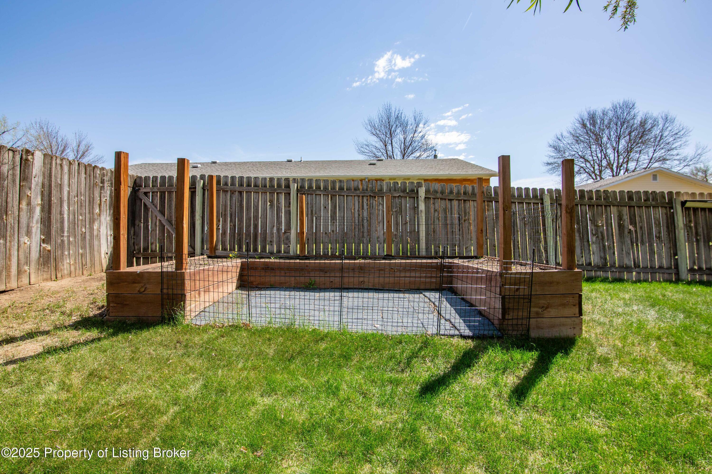Property Photo: 1052 Alder Avenue ND 58601