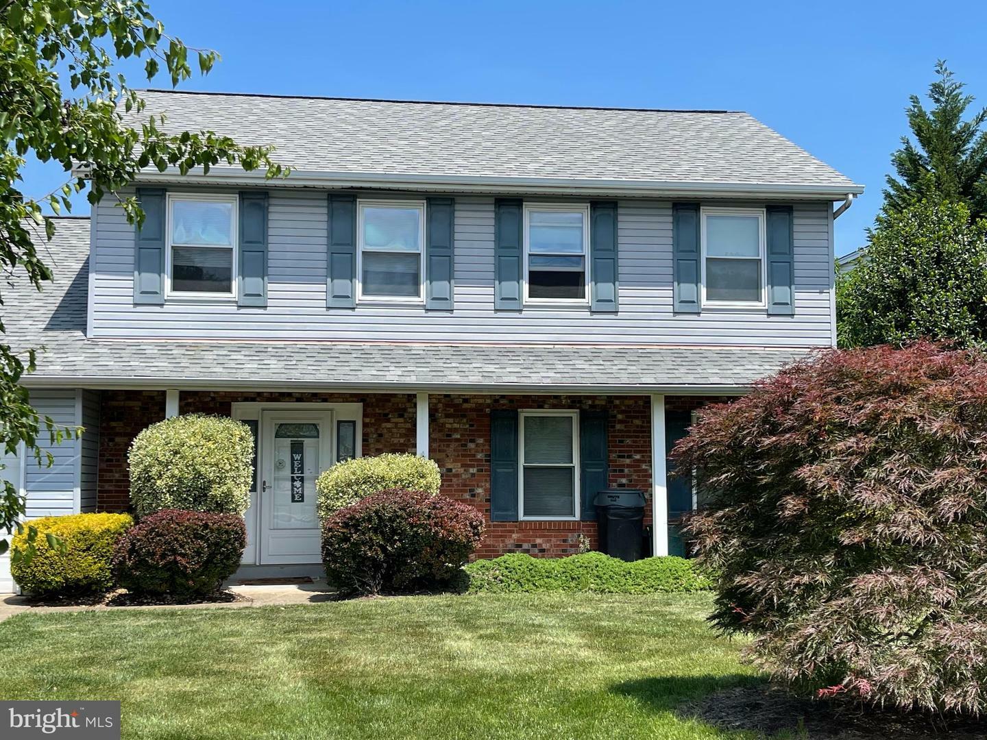 Property Photo: 8929 Sweetbriar Street VA 20110