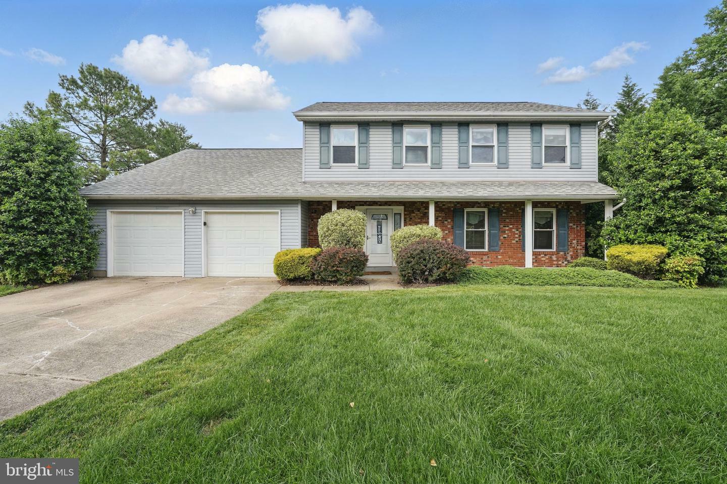 Property Photo: 8929 Sweetbriar Street VA 20110