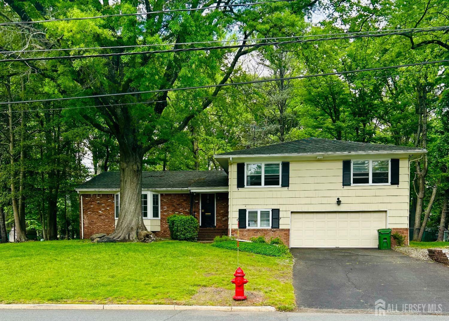27 Clive Hills Road  Edison NJ 08820 photo
