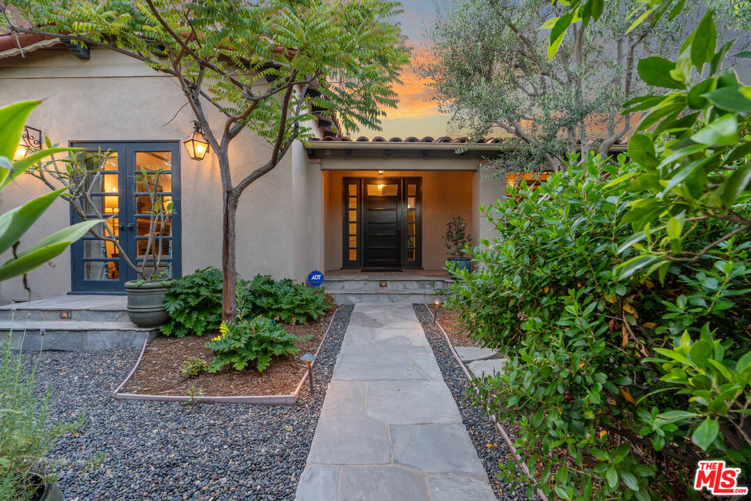 Property Photo: 6715 Colgate Ave CA 90048