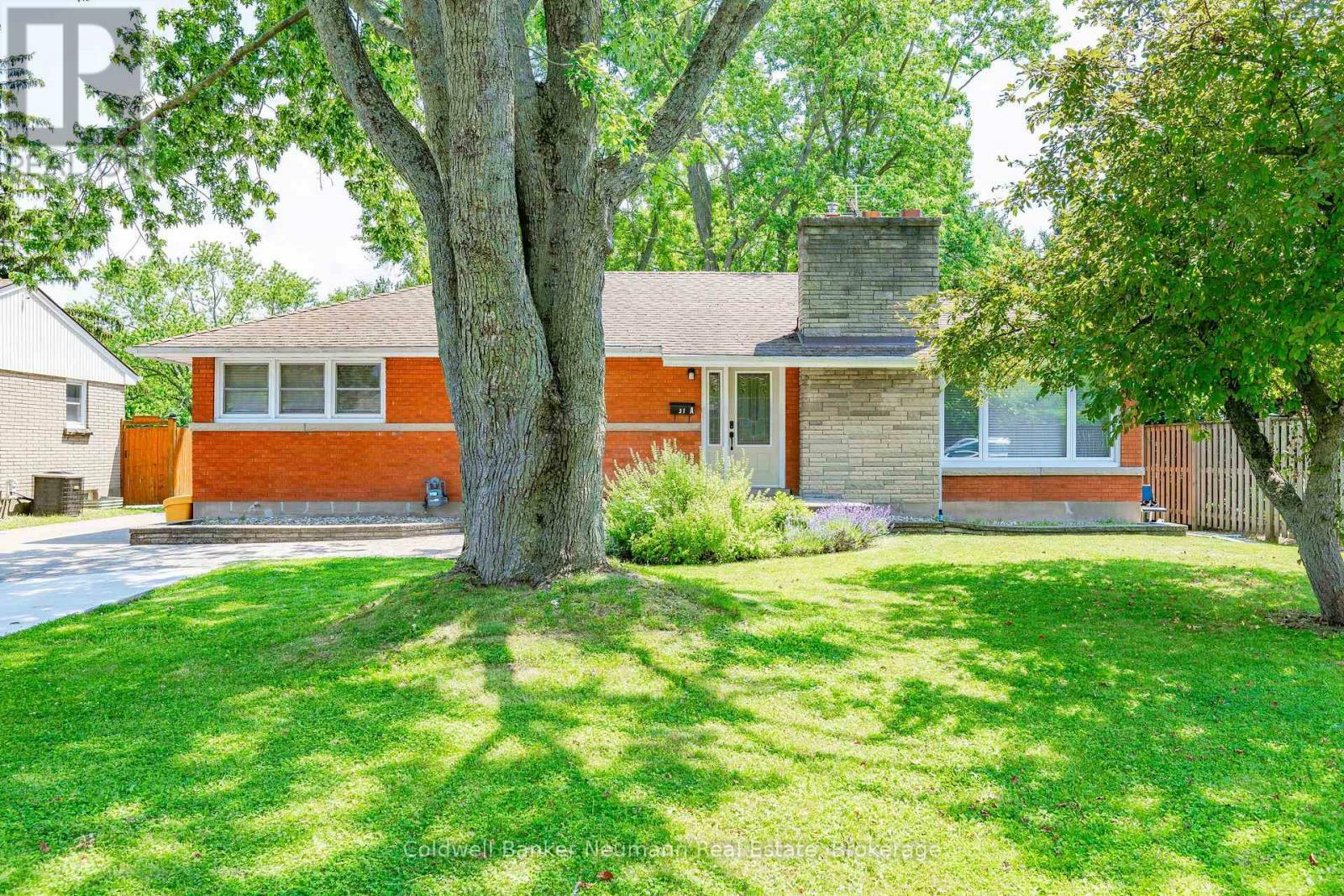 Property Photo: 31 Sharon Avenue ON L3C 4M8