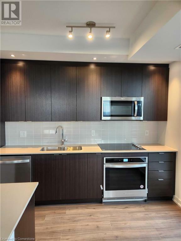 Property Photo:  55 Duke Street West 1902  ON N2H 0C9 