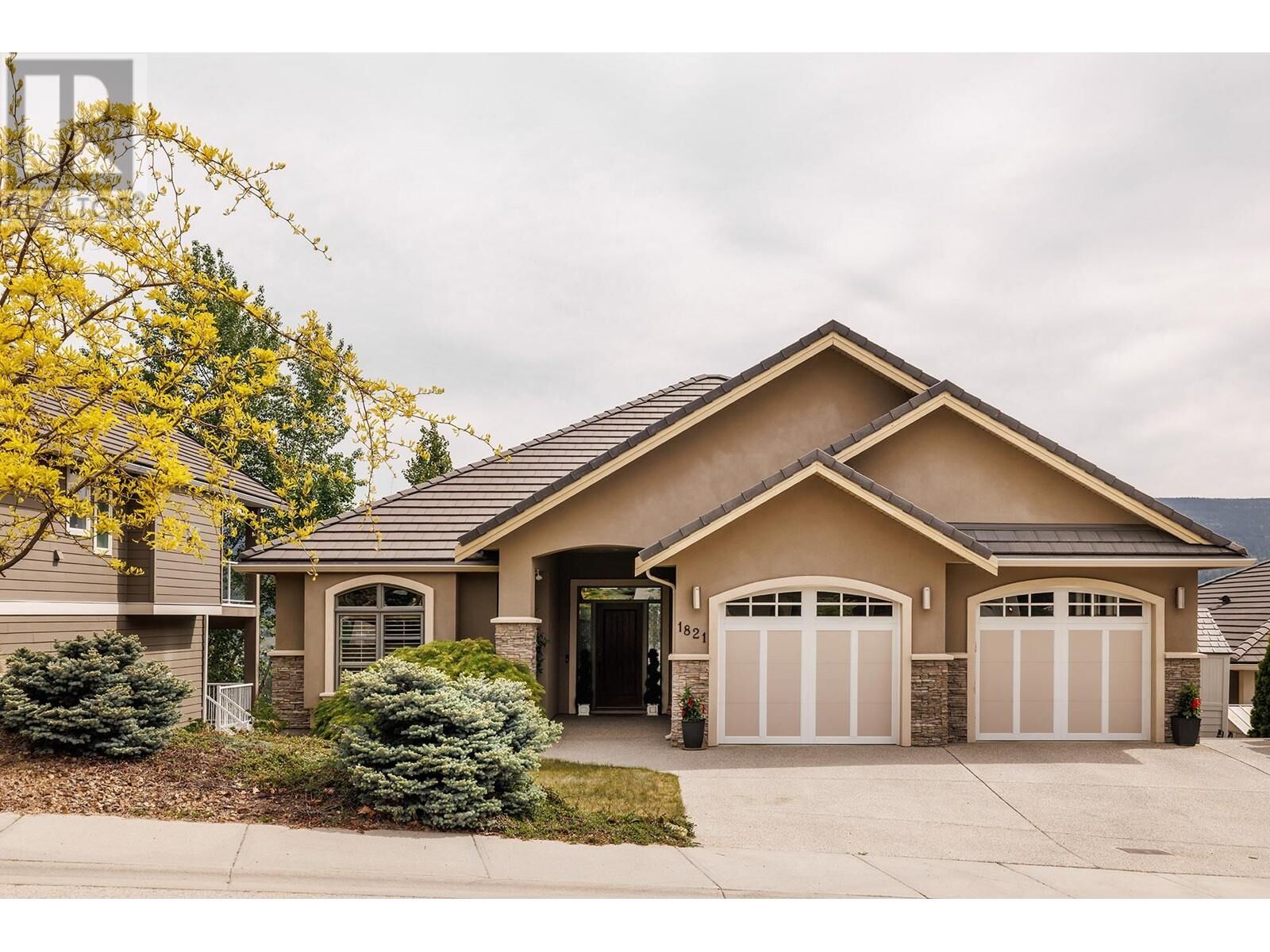 Property Photo: 1821 Capistrano Drive BC V1V 2Z3