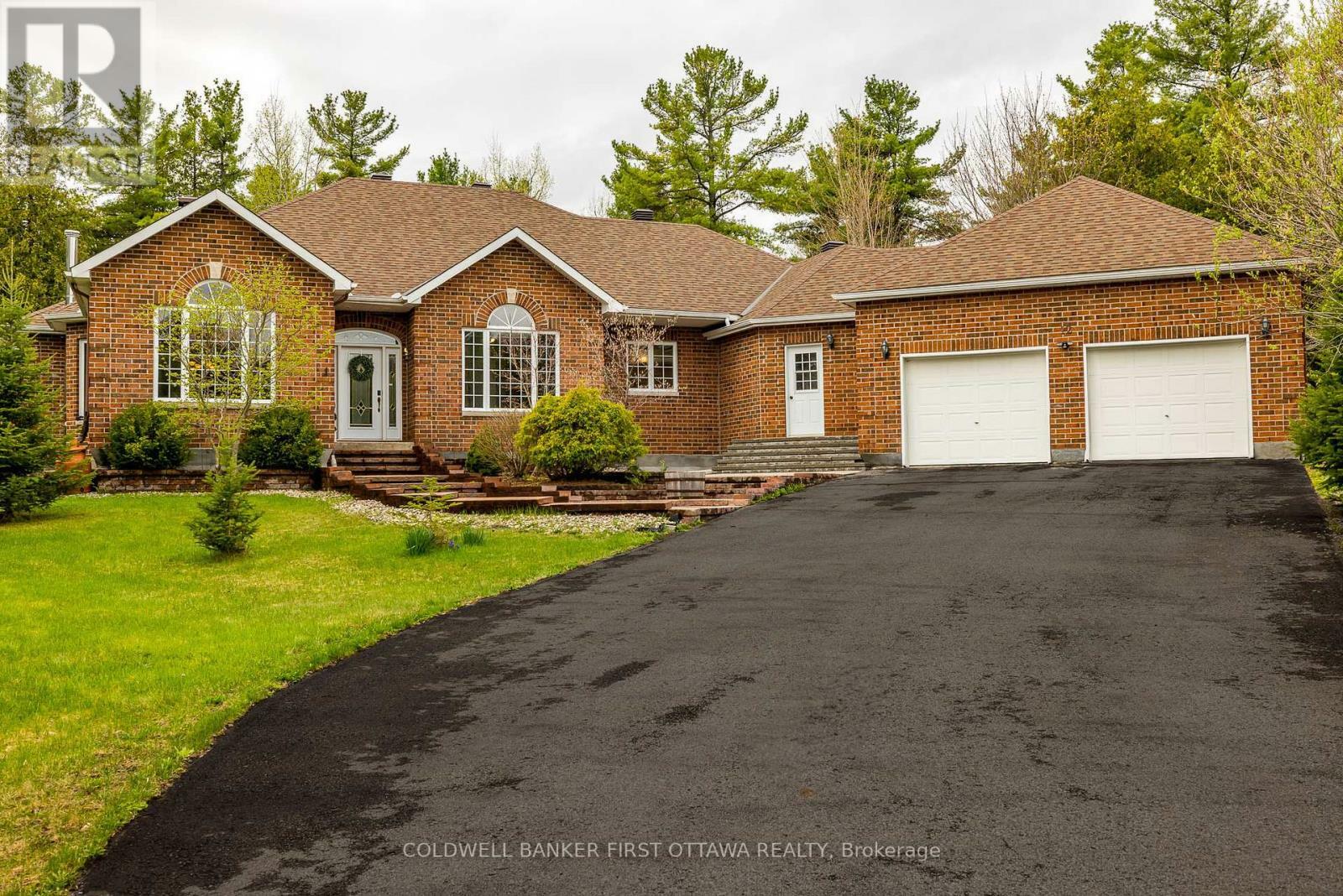 Property Photo: 12 Carlisle Circle ON K0A 1B0