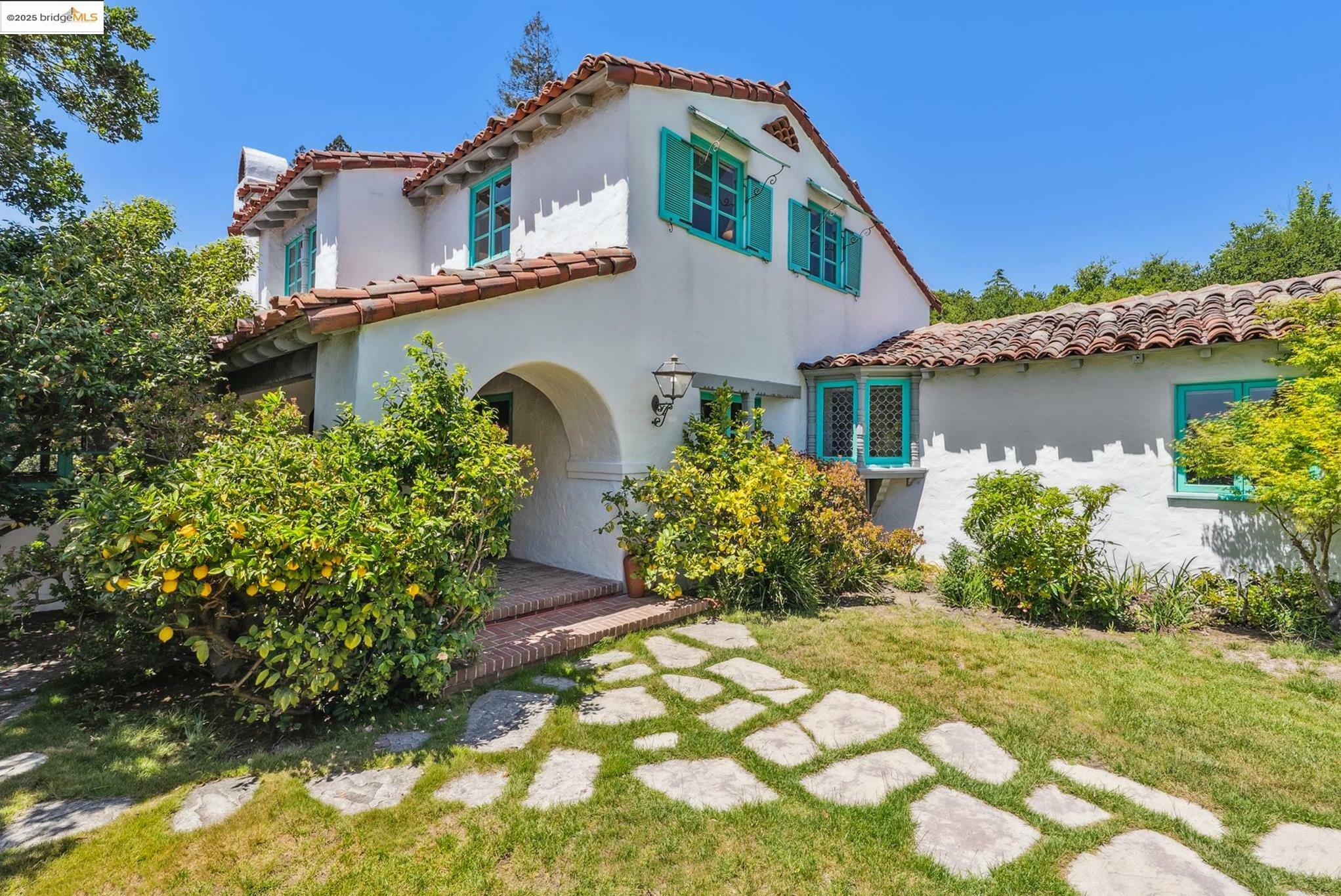 6801 Estates Dr  Oakland CA 94611 photo