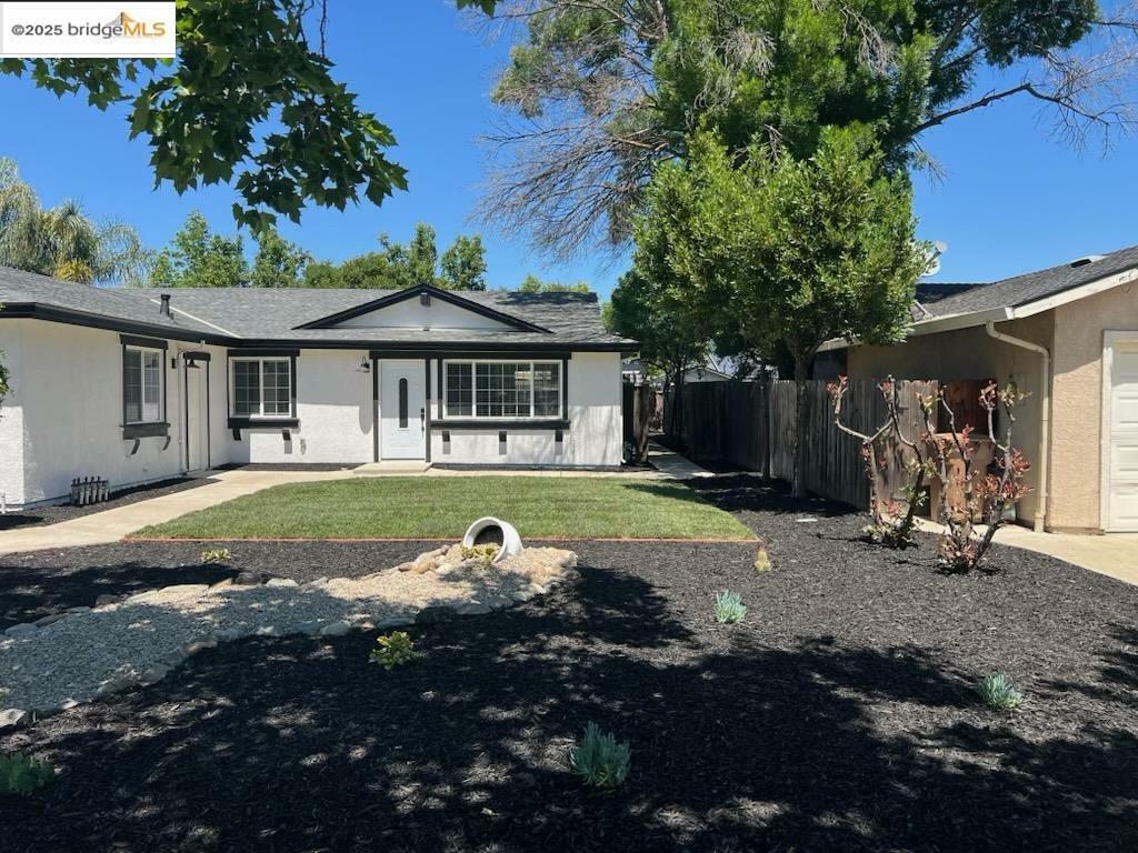 Property Photo: 1227 Dainty Ave CA 94513