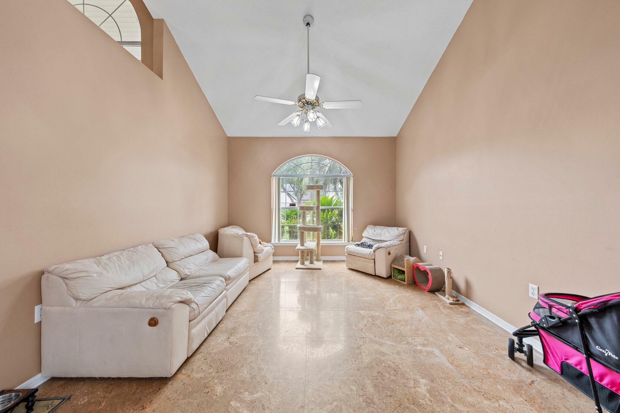 Property Photo: 859 Mande Court FL 32579