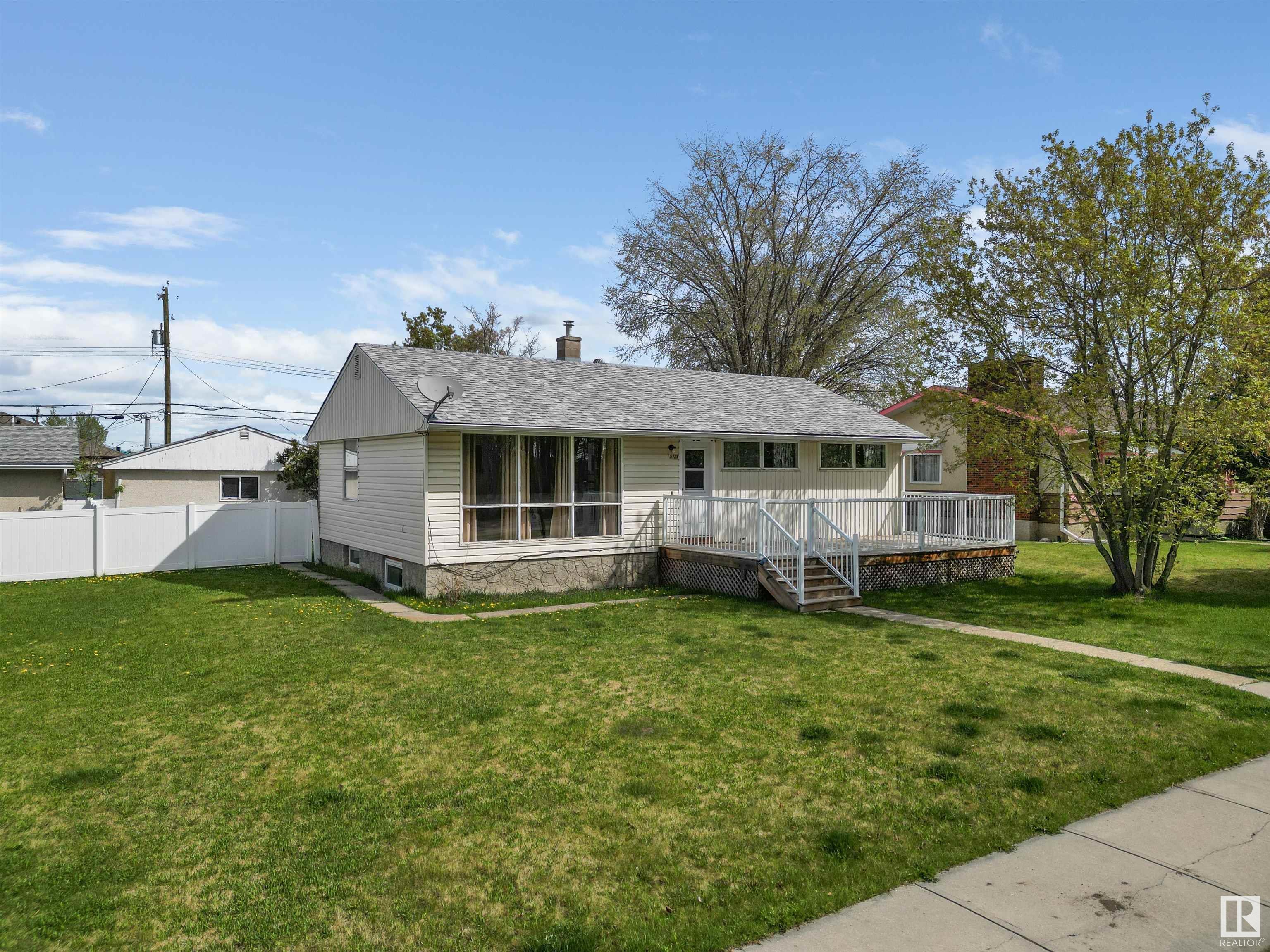 Property Photo: 5128 49 Avenue AB T7A 1J7
