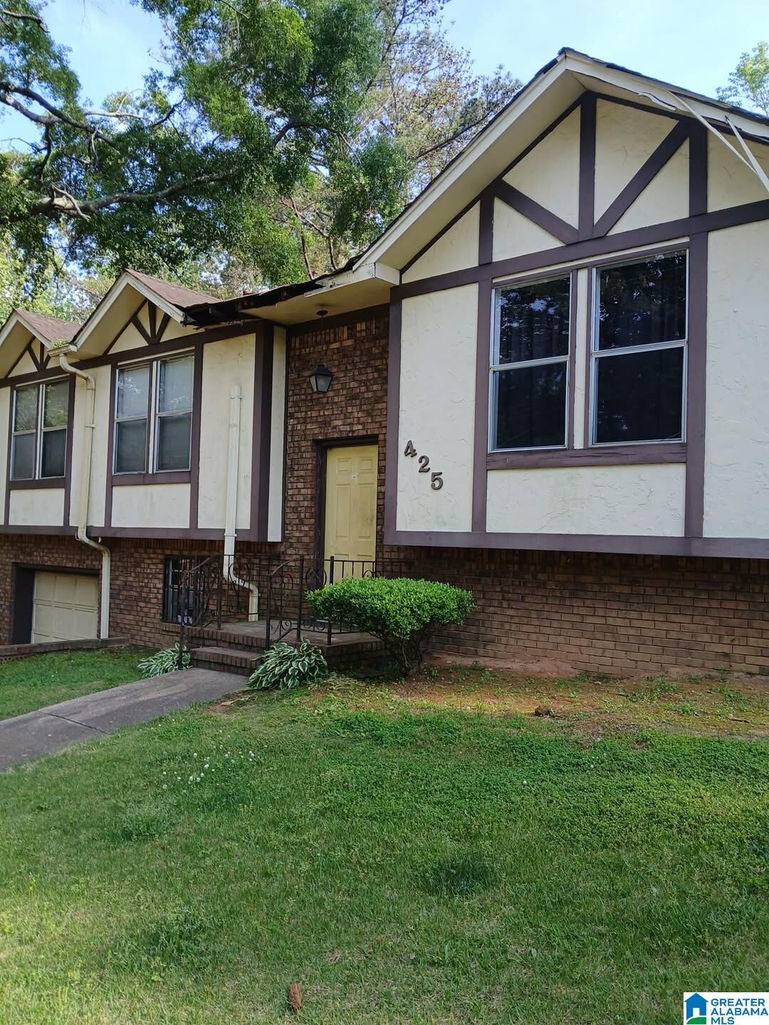 Property Photo: 425 W Smithfield Drive AL 35061