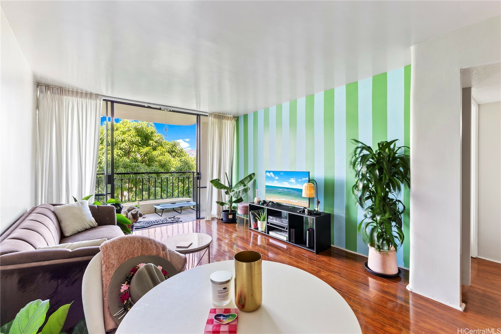 Property Photo: 440 Seaside Avenue 404 HI 96815