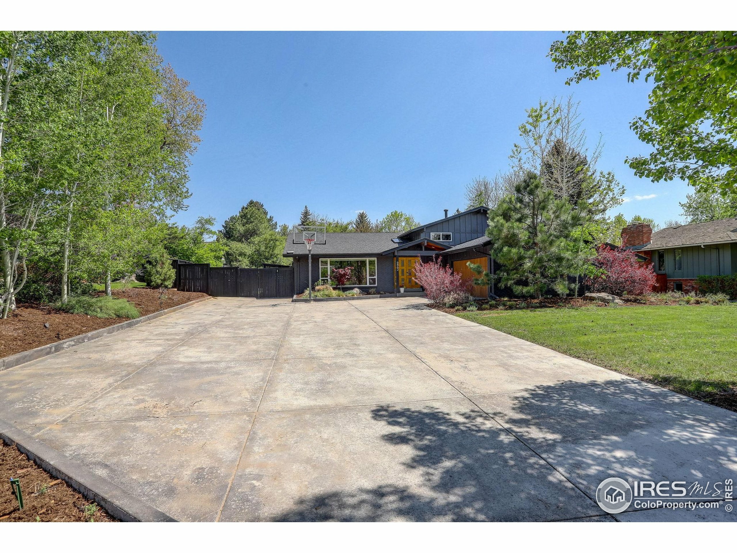 Property Photo: 6862 Roaring Fork Trl CO 80301