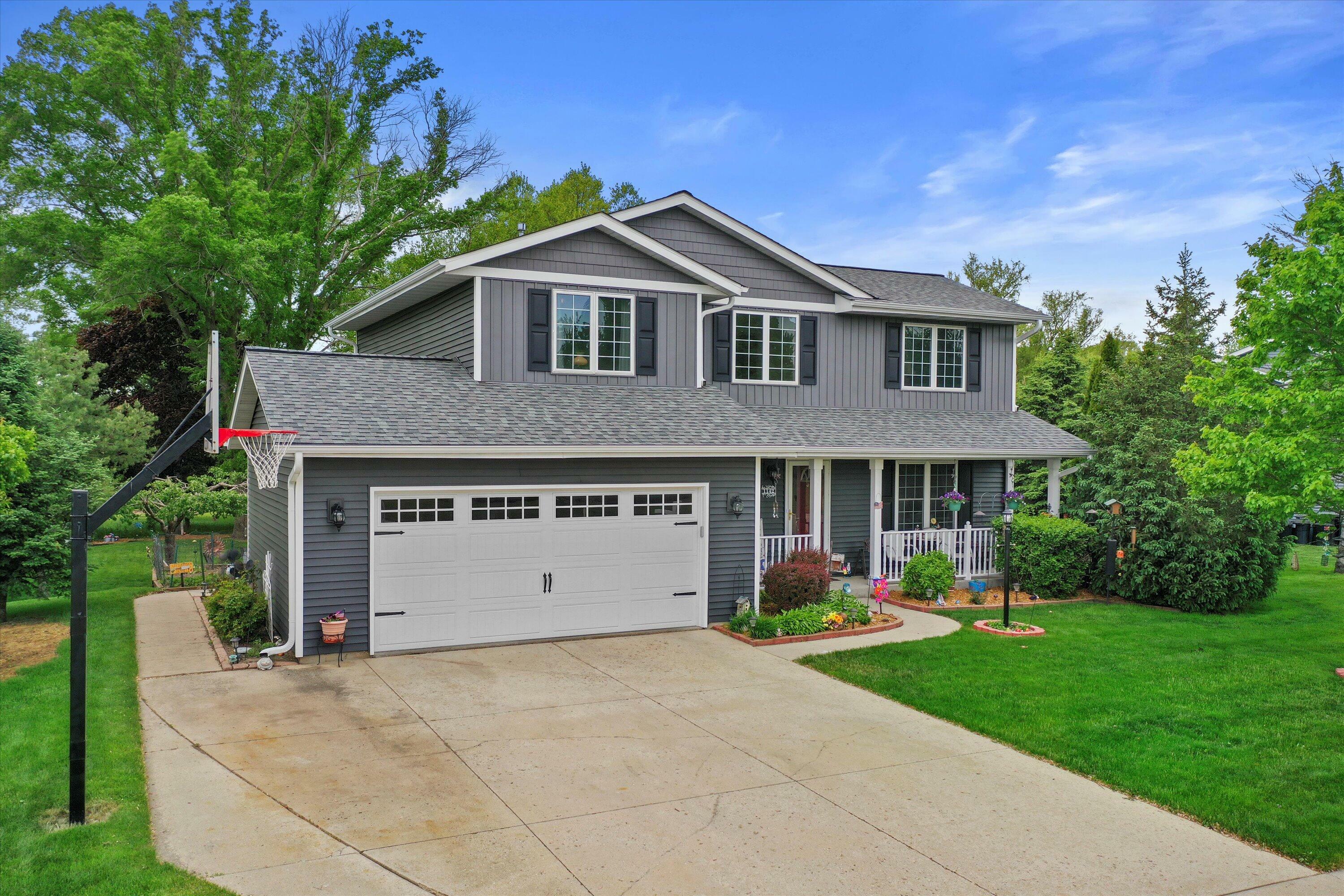 Property Photo: 1142 Shoal Ridge Rd WI 53066