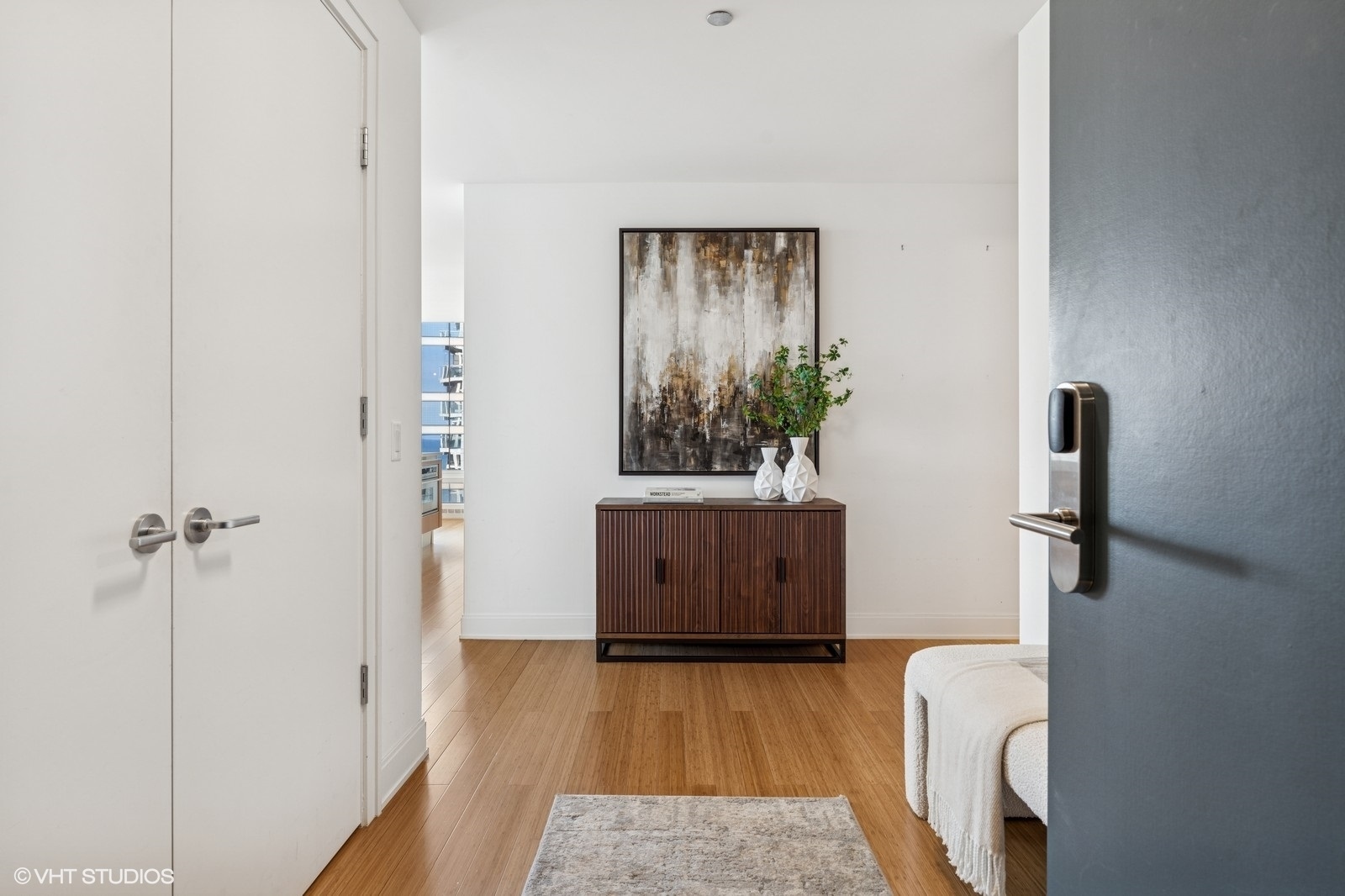 Property Photo: 340 E Randolph Street 3006 IL 60601