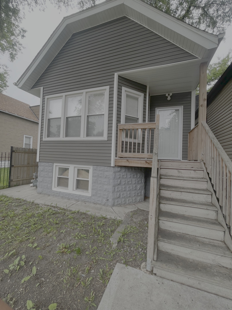 Property Photo: 7120 S Honore Street IL 60636