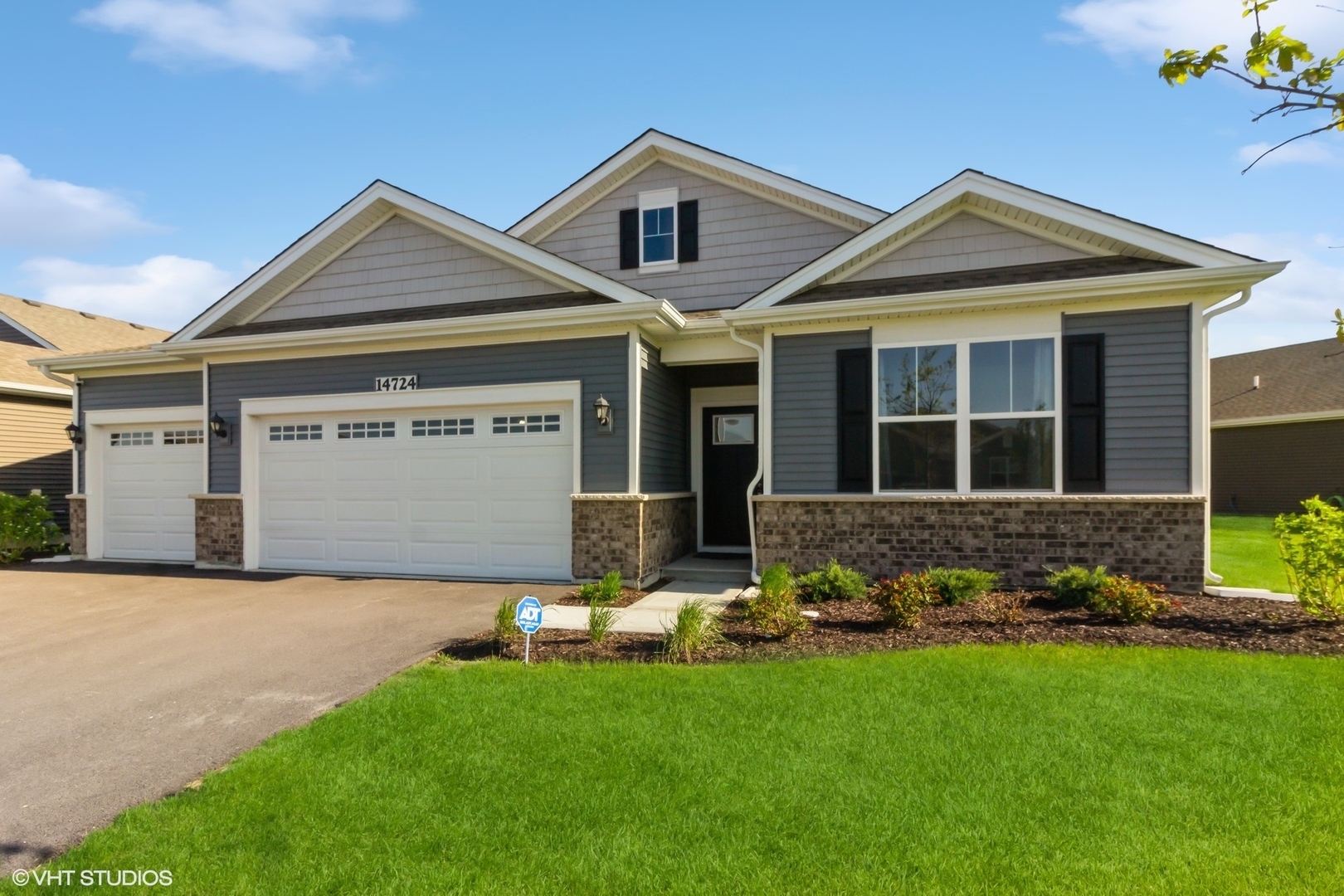 Property Photo: 14724 S Azalia Circle IL 60544