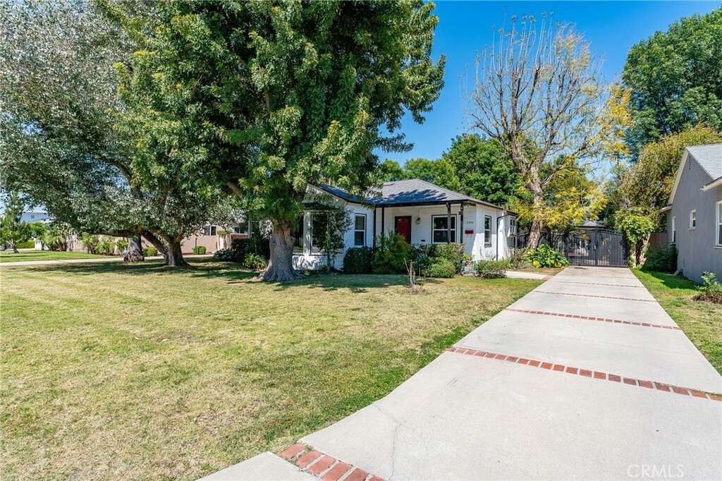 Property Photo: 6534 Peach Avenue CA 91406