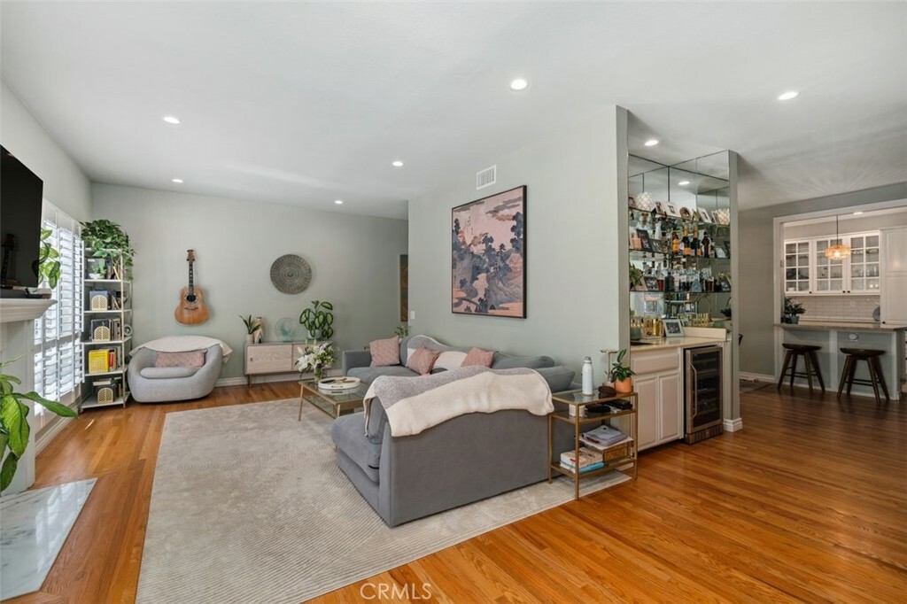 Property Photo: 4444 Moorpark Way 202 CA 91602