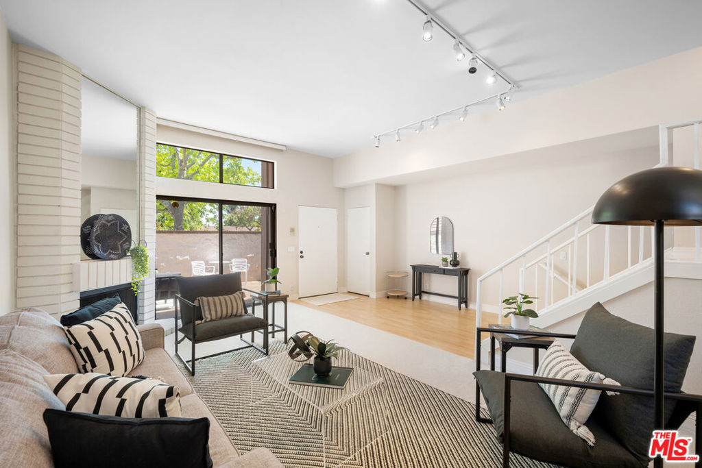 Property Photo: 4631 Alla Road 9 CA 90292
