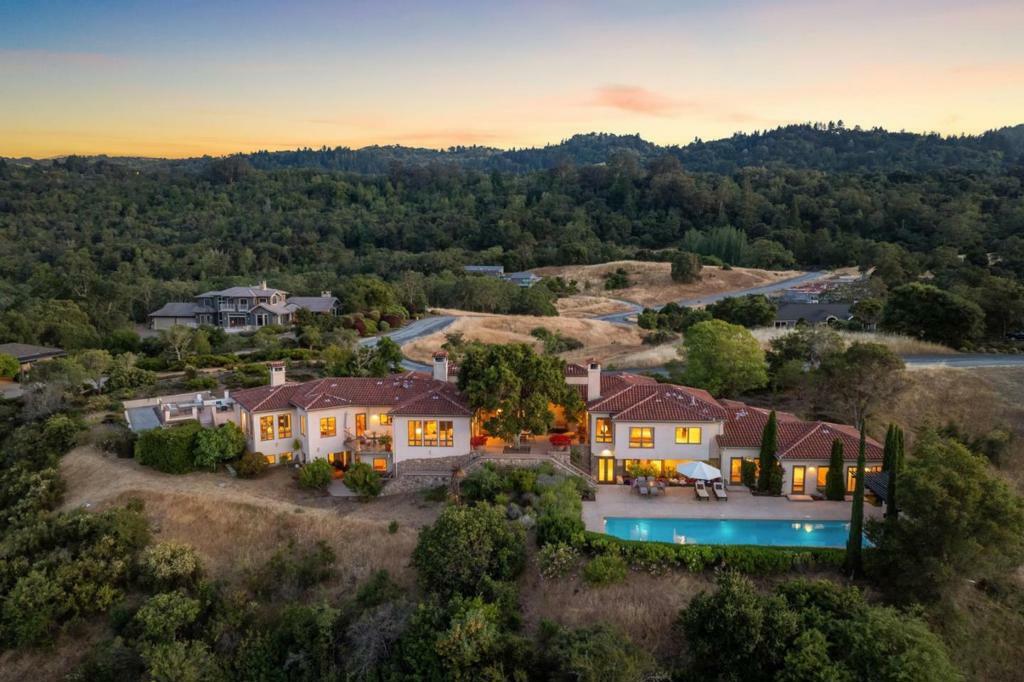 Property Photo: 7 Redberry CA 94028