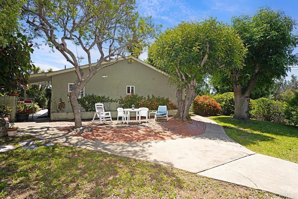 Property Photo: 801 19 W Vista Way CA 92083