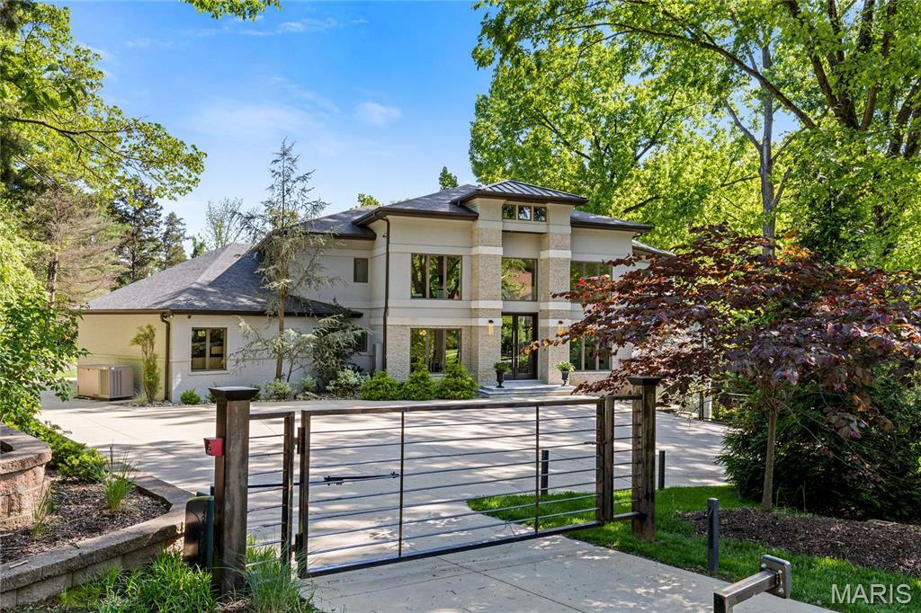 Property Photo: 12826 Topping Manor Drive MO 63131