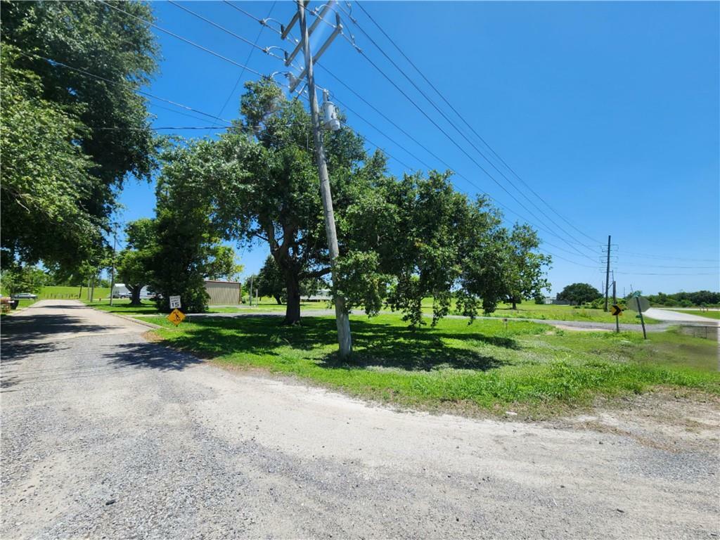 Property Photo: 113 Oak Ridge Lane LA 70083