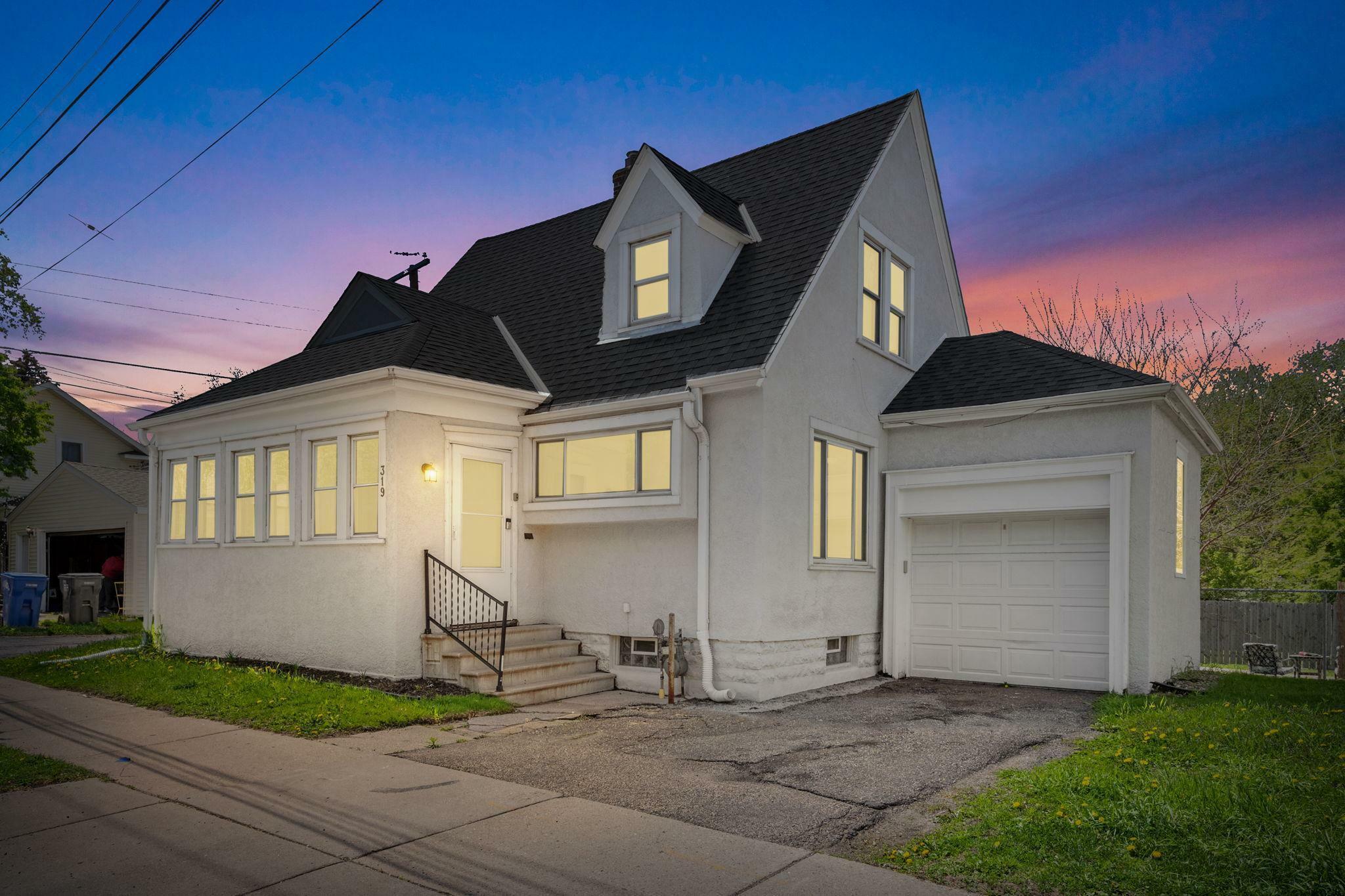 Property Photo: 319 Earl Street MN 55106
