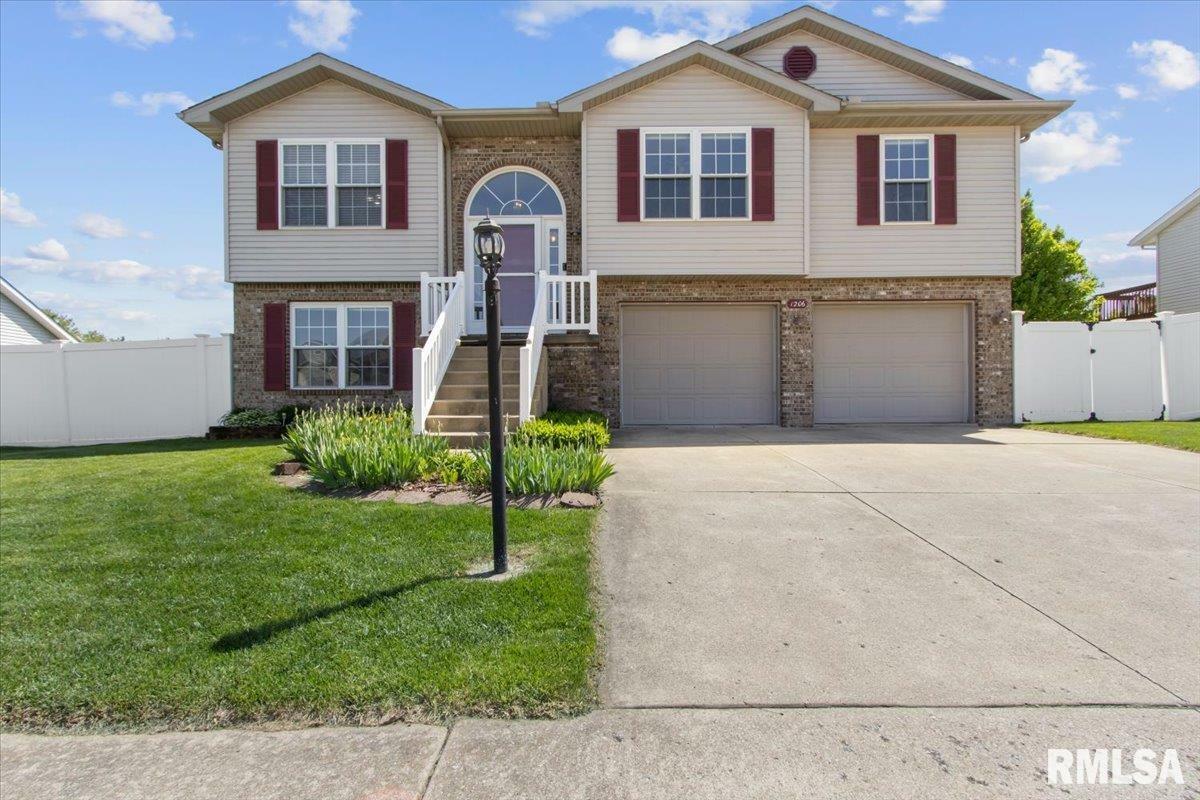 Property Photo: 1206 White Horse Trail IL 61548