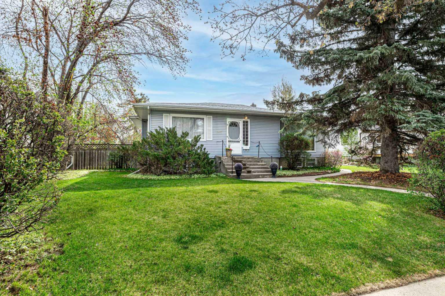 Property Photo: 5825 45 Avenue AB T4N 3M1