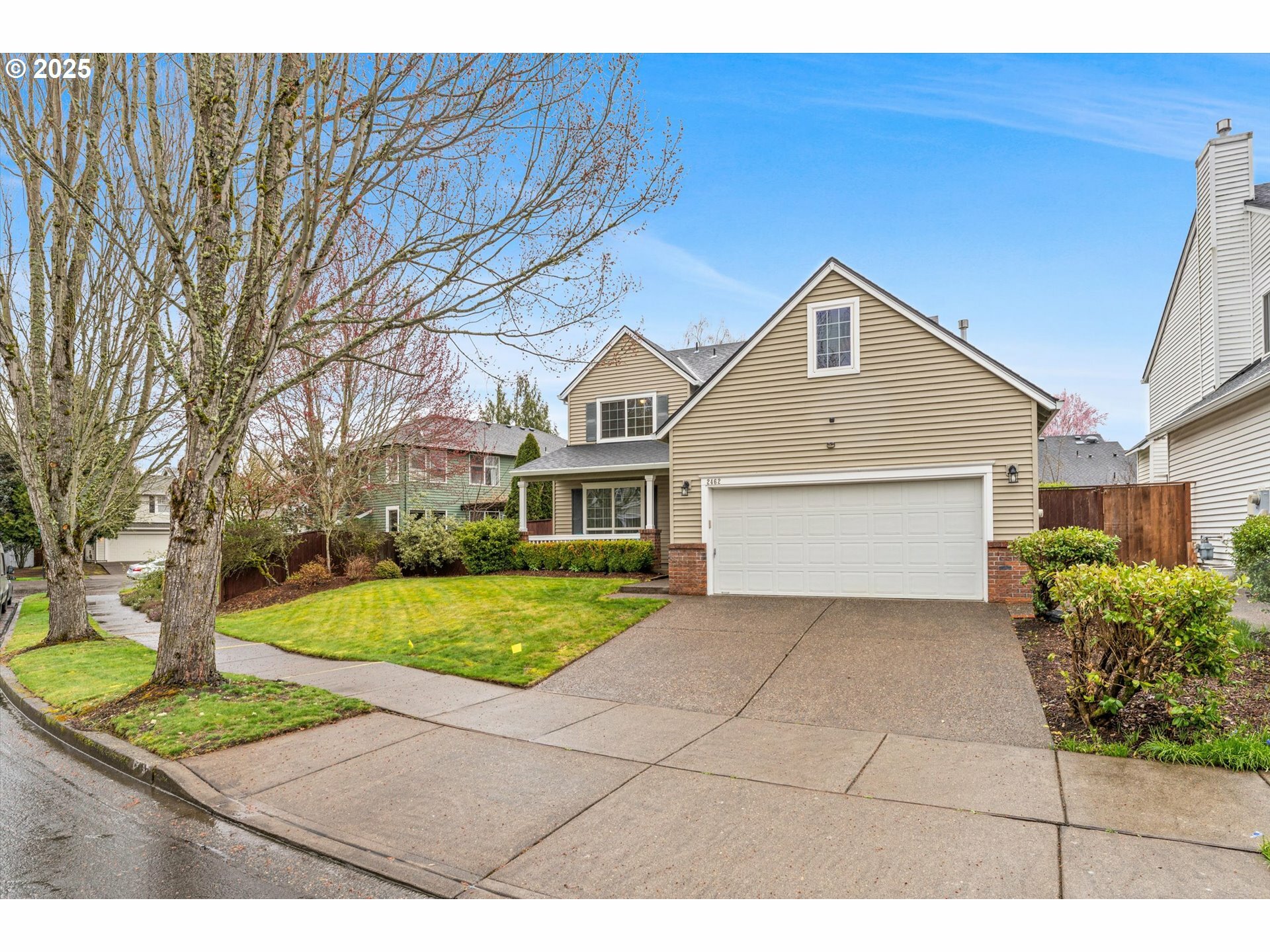 Property Photo: 2462 NE 11th Ave OR 97124