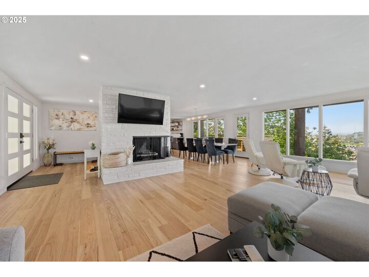 Property Photo: 2435 Skyline Blvd OR 97403