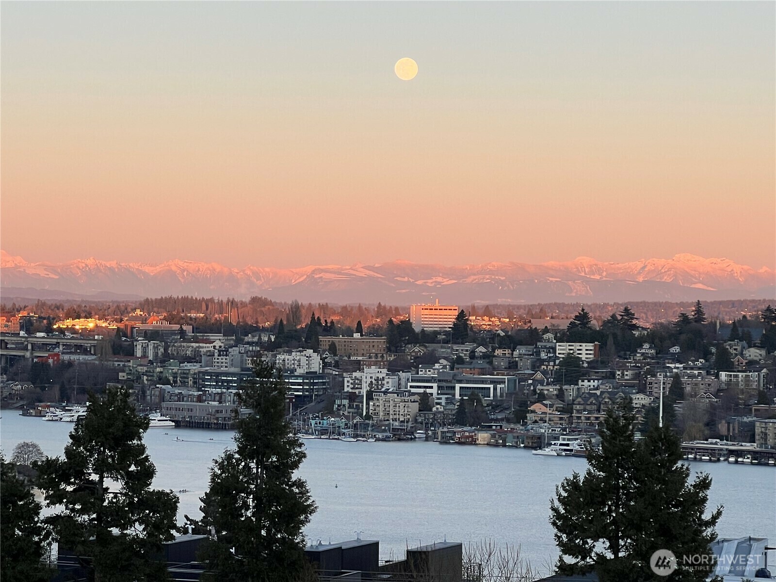 Property Photo: 2400 Aurora Avenue N 202 WA 98109
