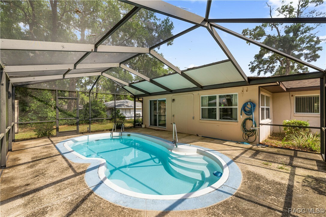 Property Photo: 522 Hiawatha Avenue FL 34452