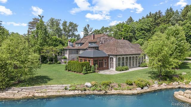Property Photo: 1055 Orchard Ridge Road MI 48304
