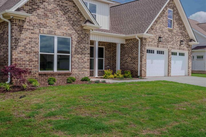 Property Photo:  153 Ashbey Cir  AL 35661 - MUSCLE S 
