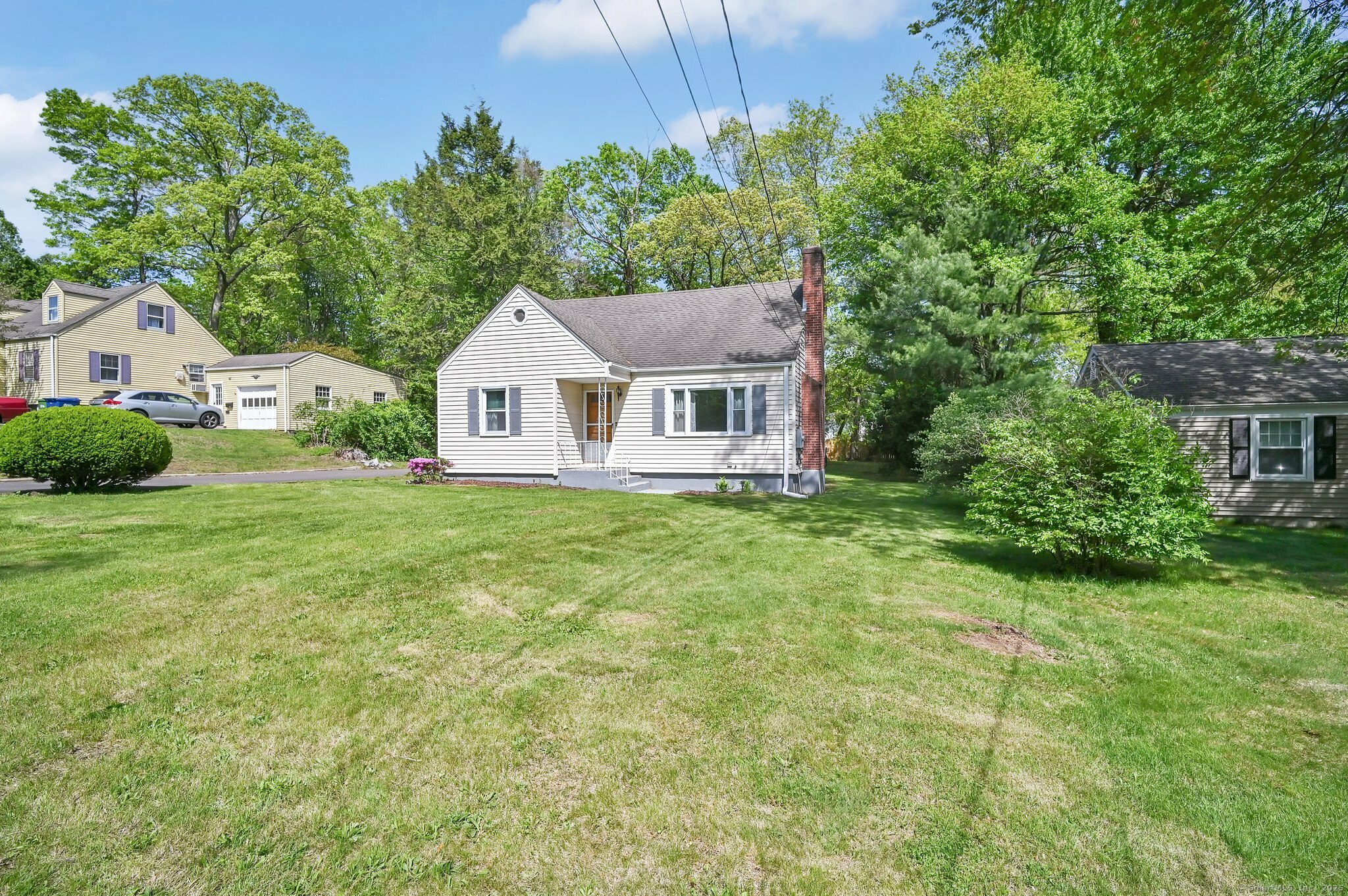 Property Photo: 23 Sunnyside Circle CT 06095