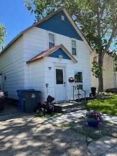 Property Photo: 1217 2nd Street SK S4A 0M1