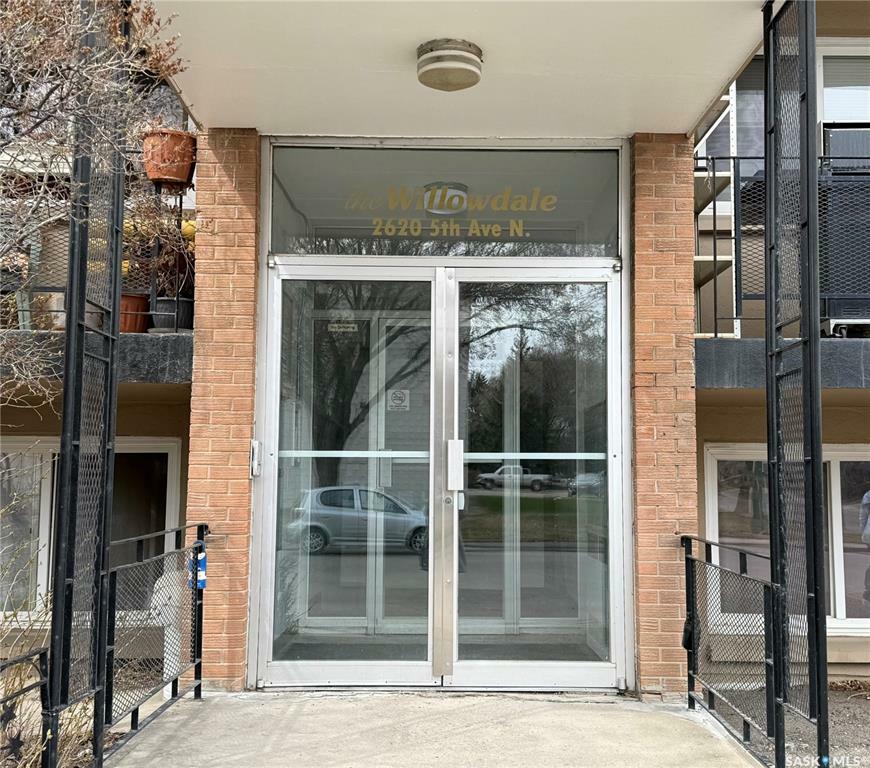 Property Photo: 2620 5th Avenue 1 SK S4R 5E5