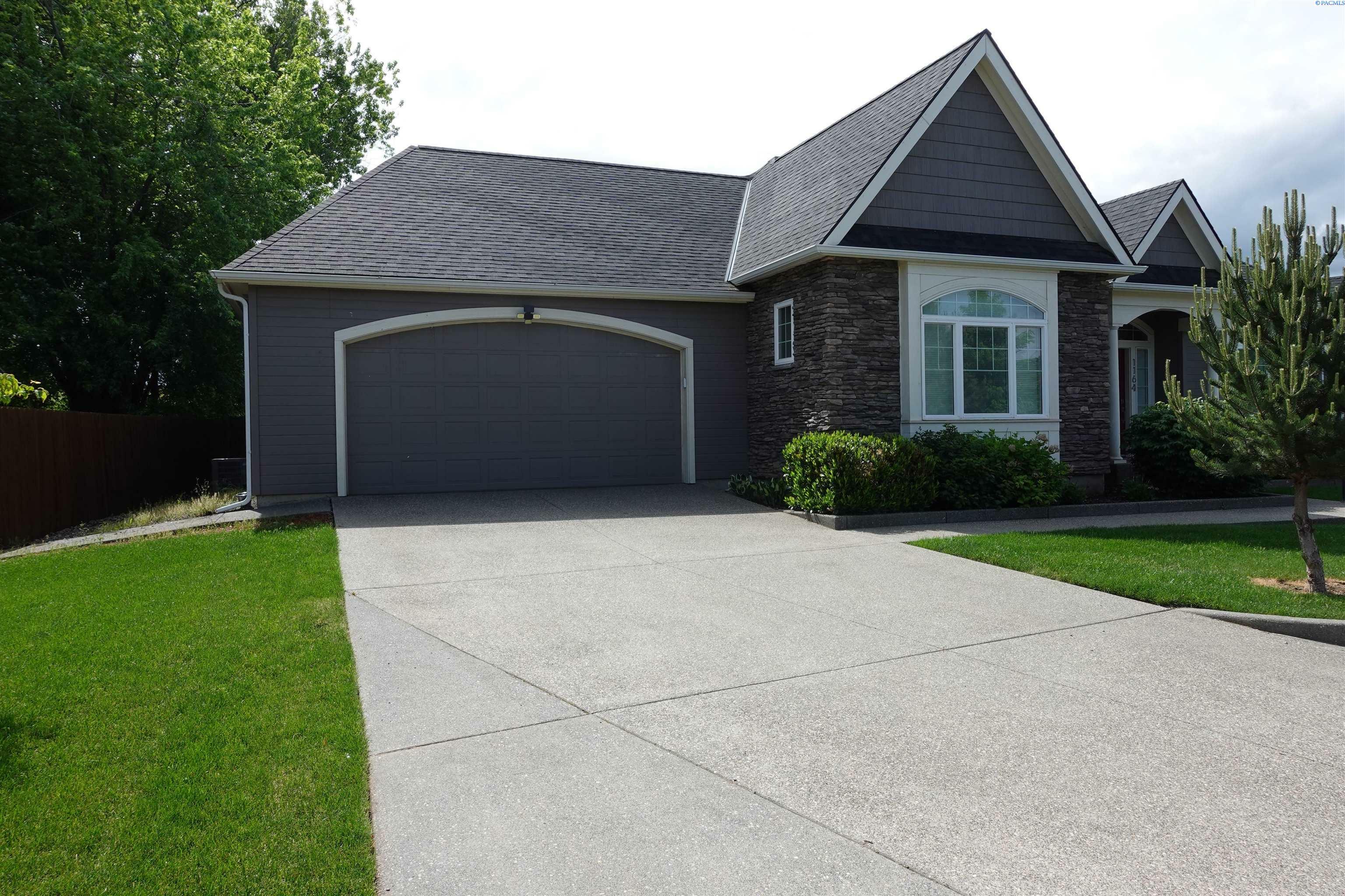 Property Photo: 1164 SE Creekside Dr WA 99324-1645