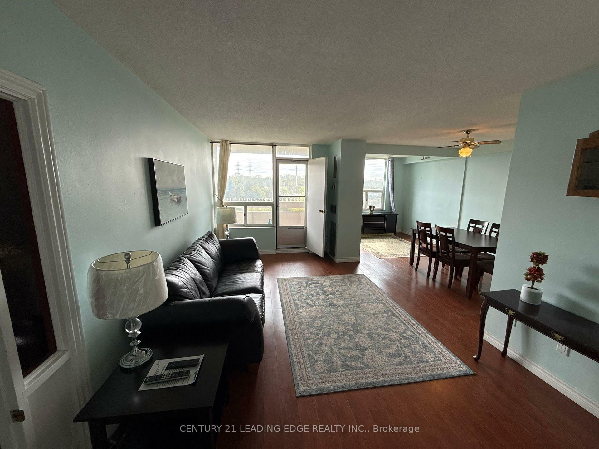 Property Photo: 20 Edgecliff Golfway 815 ON M3C 3A4