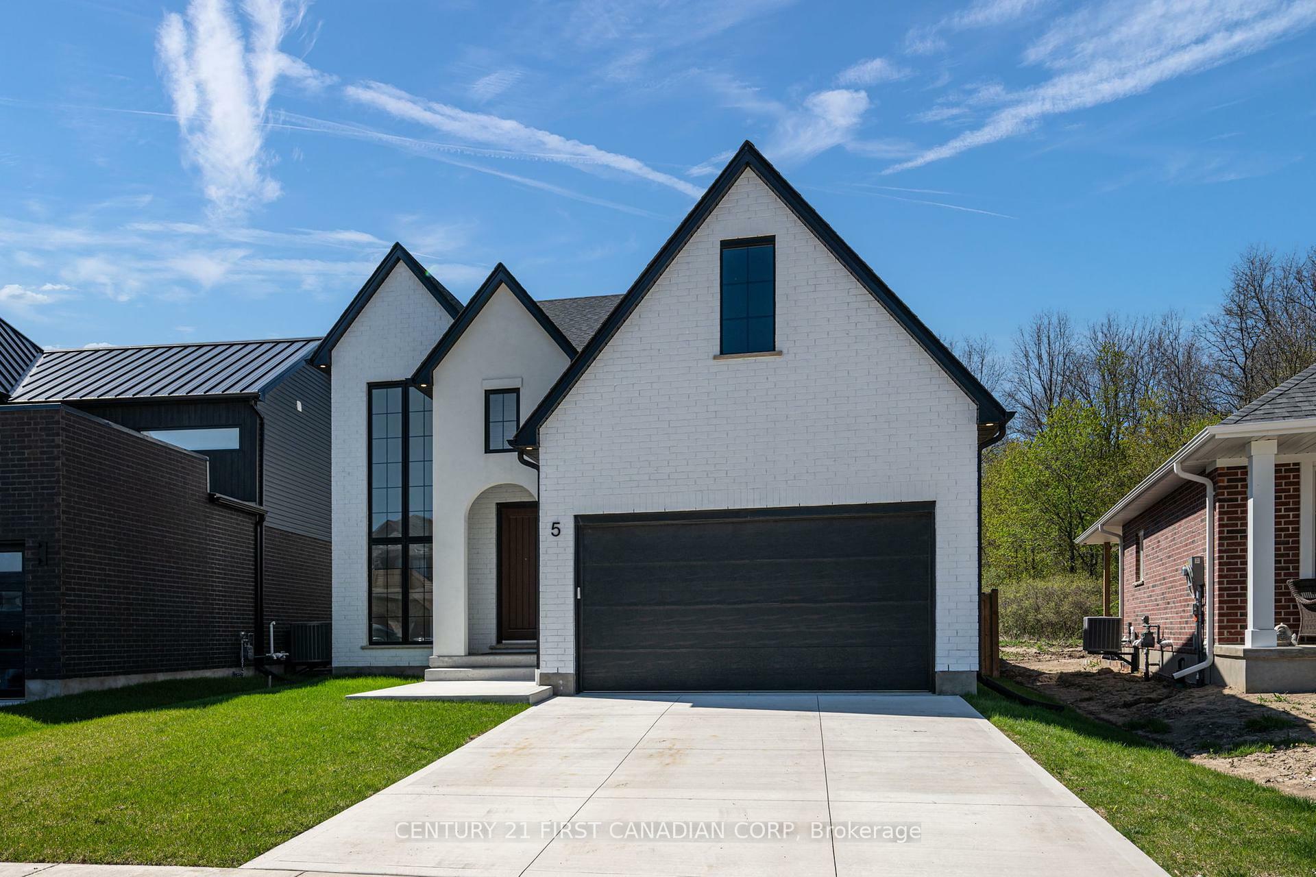 Property Photo: 5 Hartland Circle ON N5R 6J8